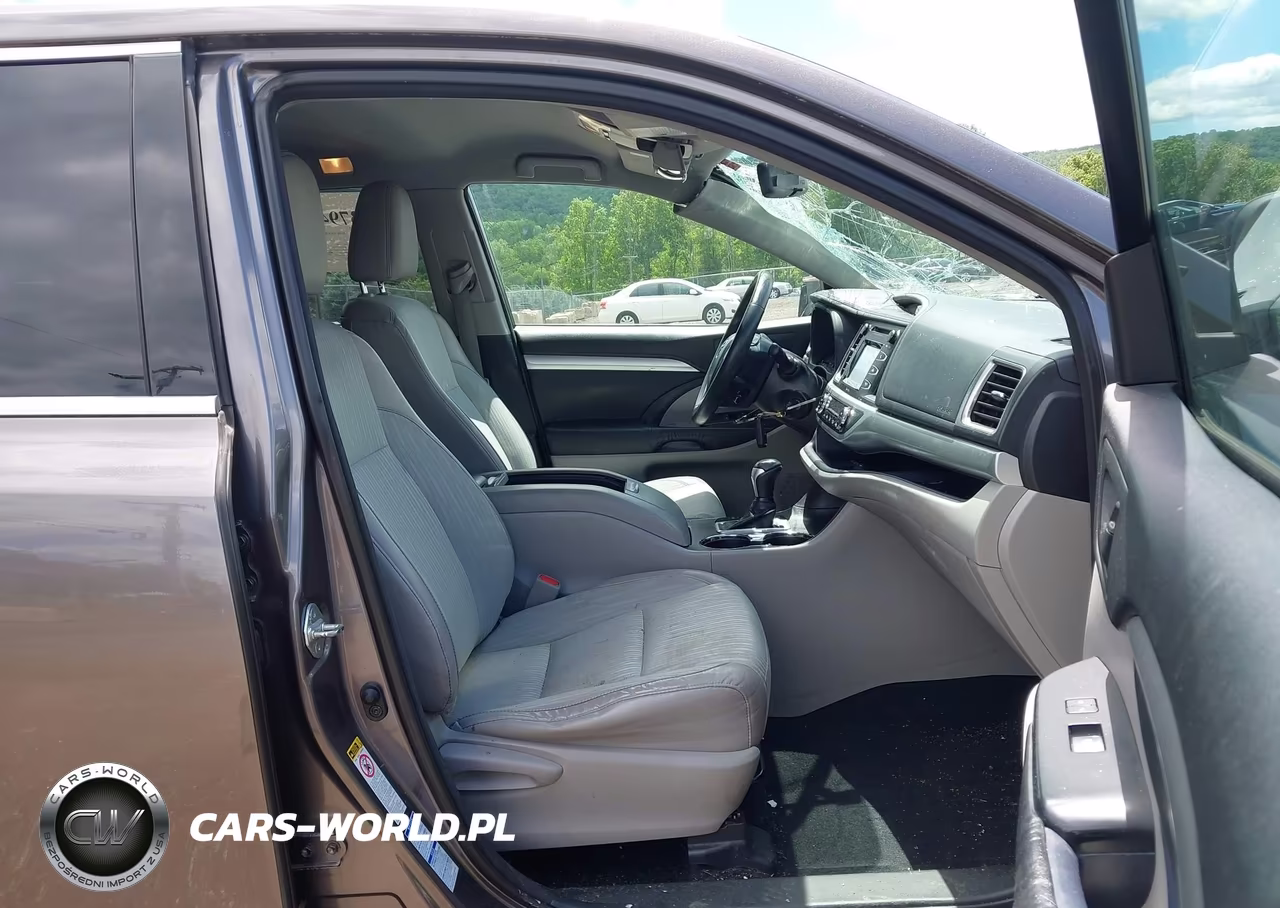 2015 Toyota Highlander Le Plus V6 VIN:5TDBKRFH9FS146570 - 5