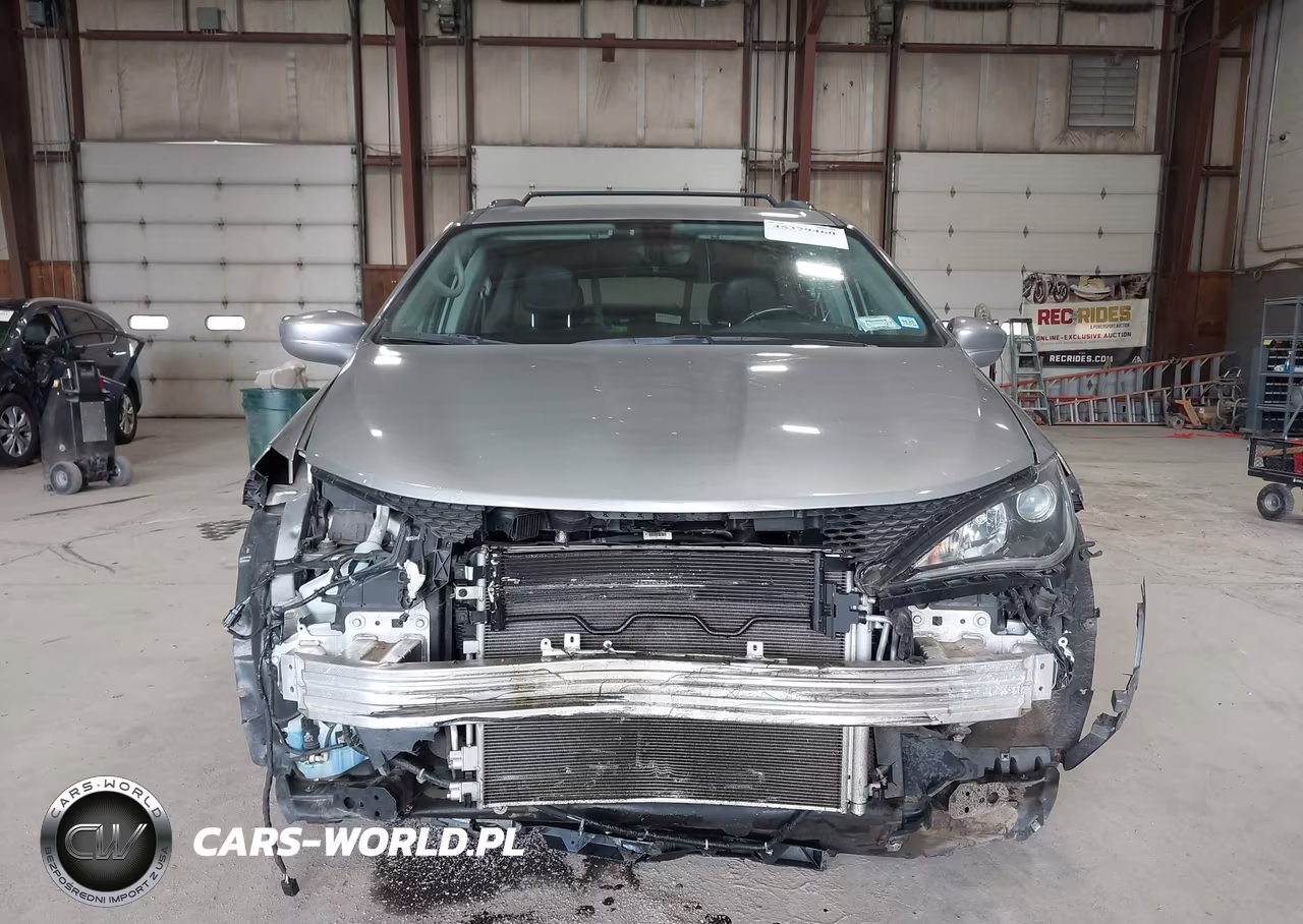 2018 Chrysler Pacifica Touring L VIN:2C4RC1BG4JR306785 - 13