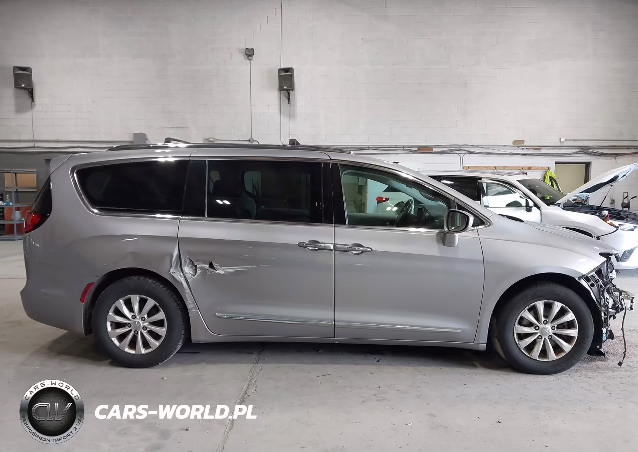 2018 Chrysler Pacifica Touring L VIN:2C4RC1BG4JR306785 - 14