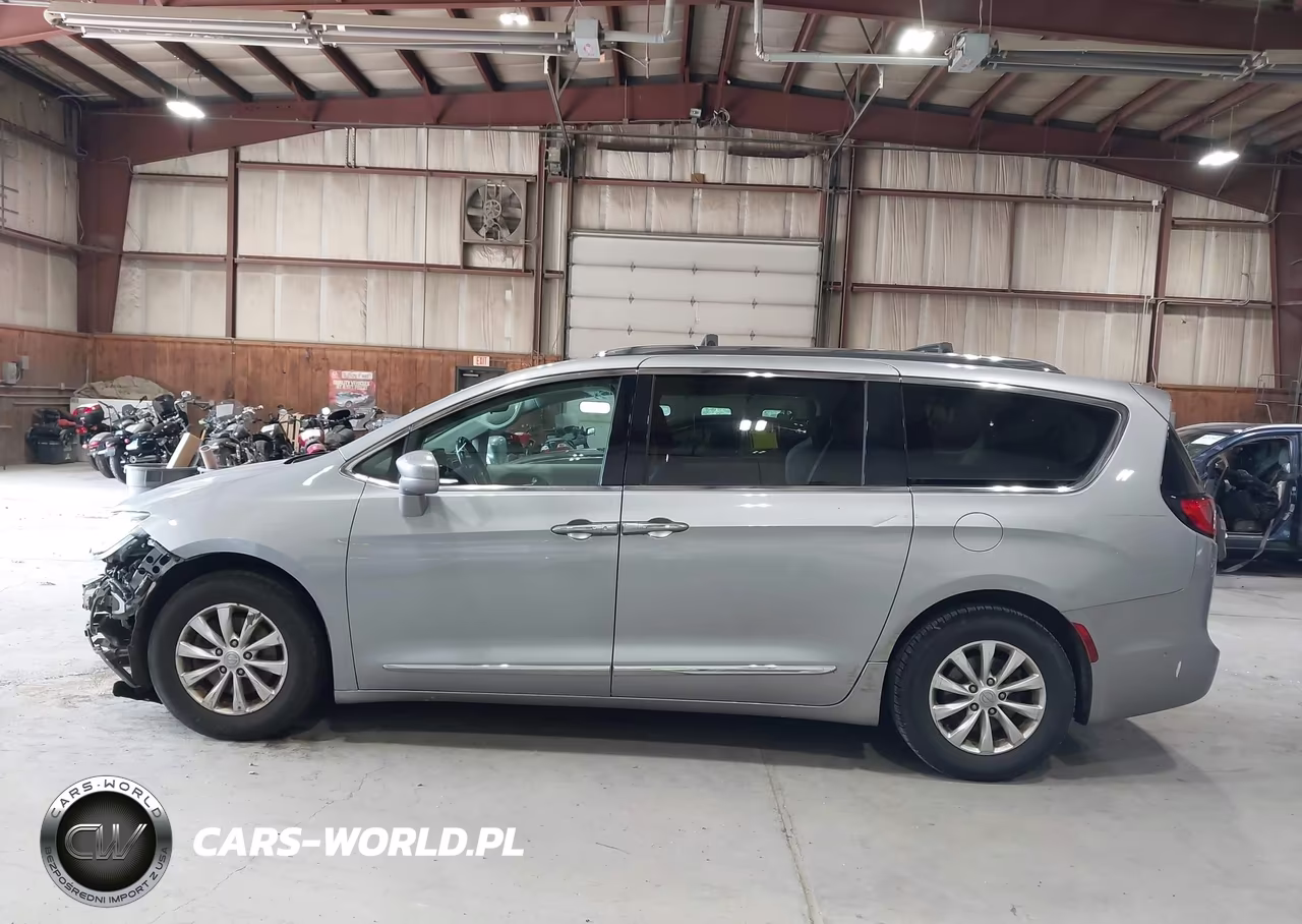 2018 Chrysler Pacifica Touring L VIN:2C4RC1BG4JR306785 - 15