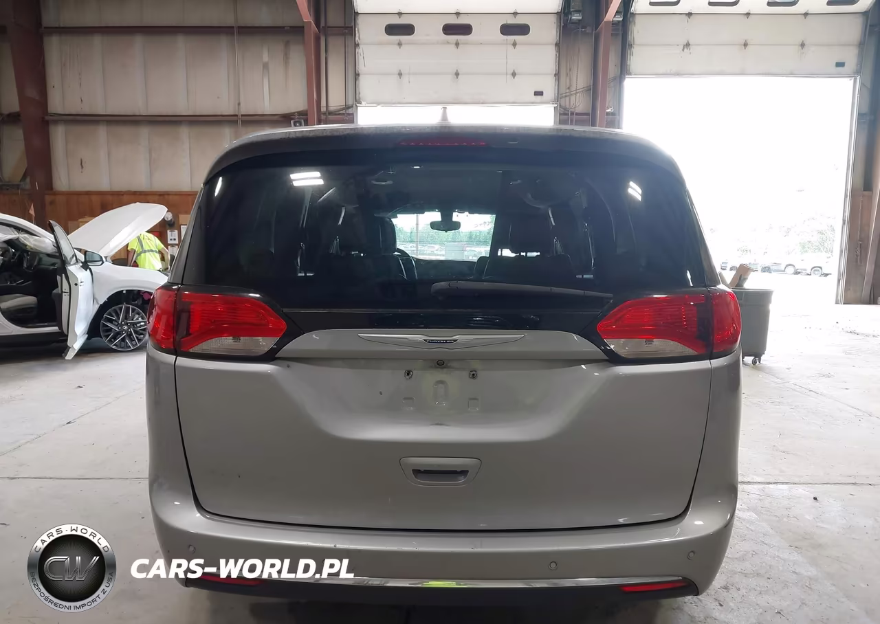 2018 Chrysler Pacifica Touring L VIN:2C4RC1BG4JR306785 - 17