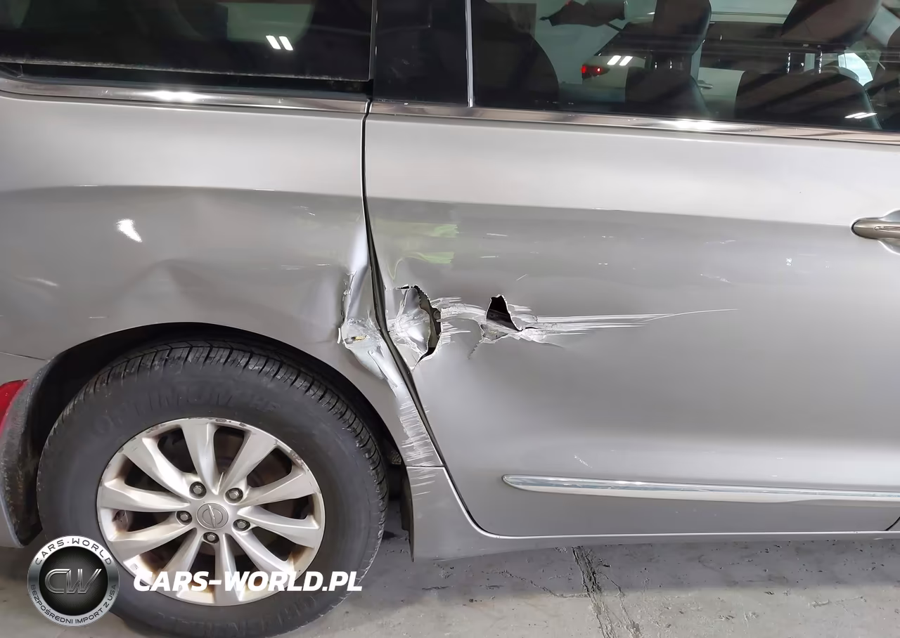 2018 Chrysler Pacifica Touring L VIN:2C4RC1BG4JR306785 - 21