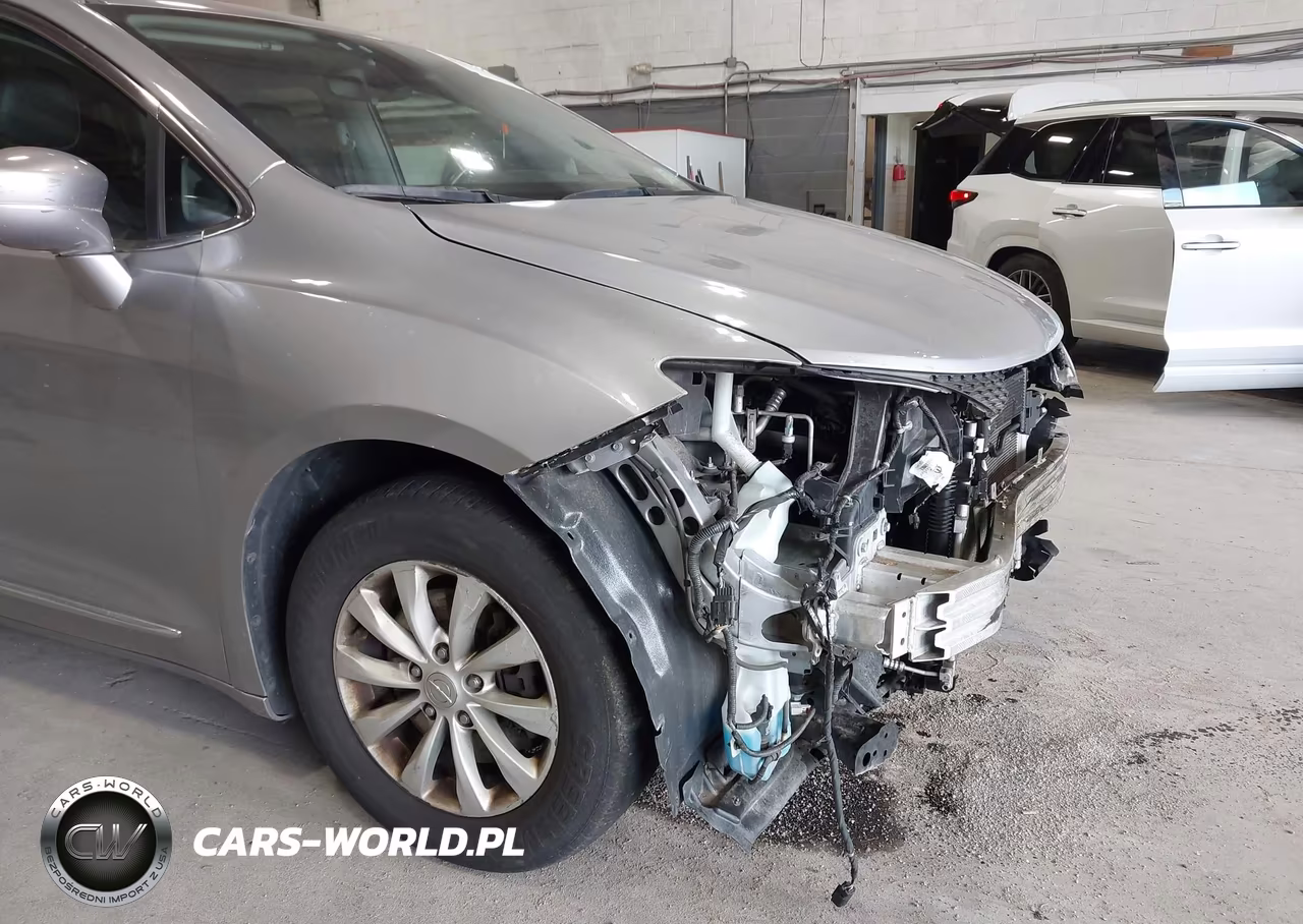 2018 Chrysler Pacifica Touring L VIN:2C4RC1BG4JR306785 - 22
