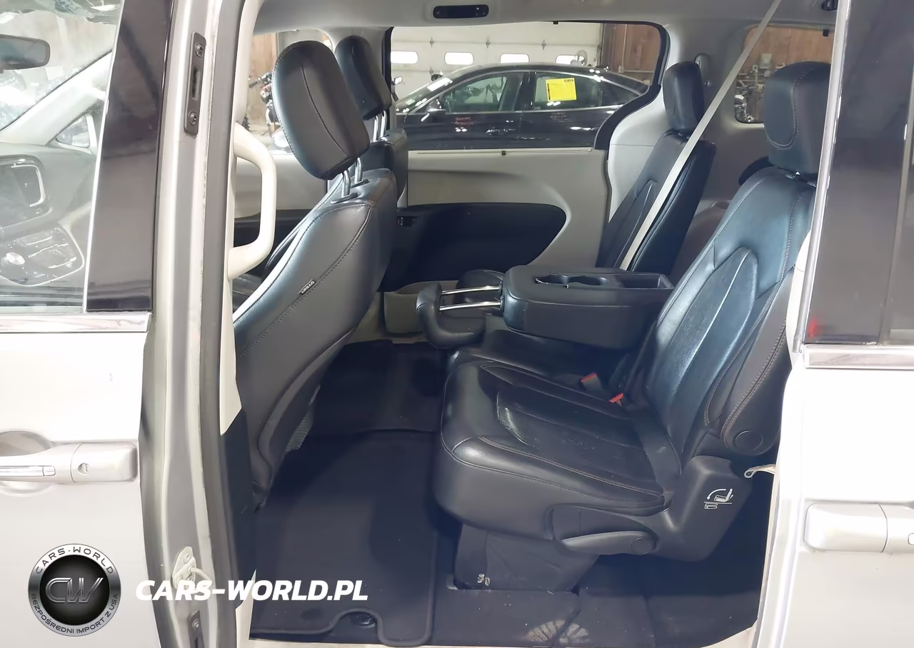 2018 Chrysler Pacifica Touring L VIN:2C4RC1BG4JR306785 - 8