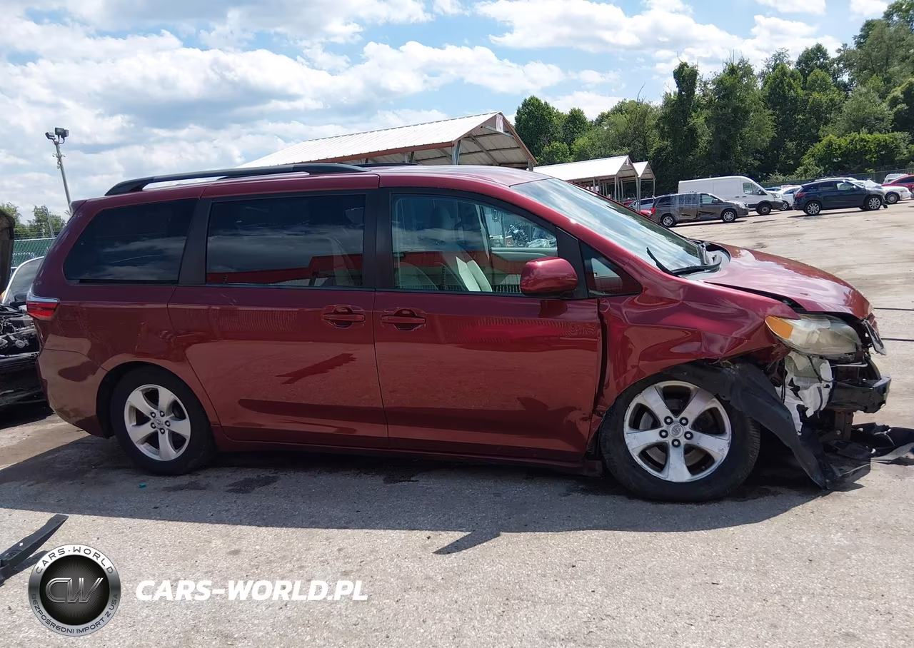 2015 Toyota Sienna Le 8 Passenger VIN:5TDKK3DC4FS661240 - 13