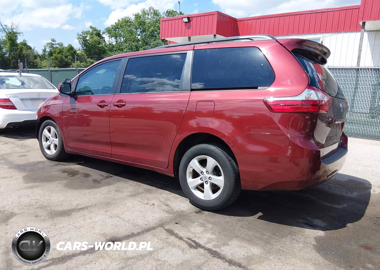 2015 Toyota Sienna Le 8 Passenger VIN:5TDKK3DC4FS661240 - 3