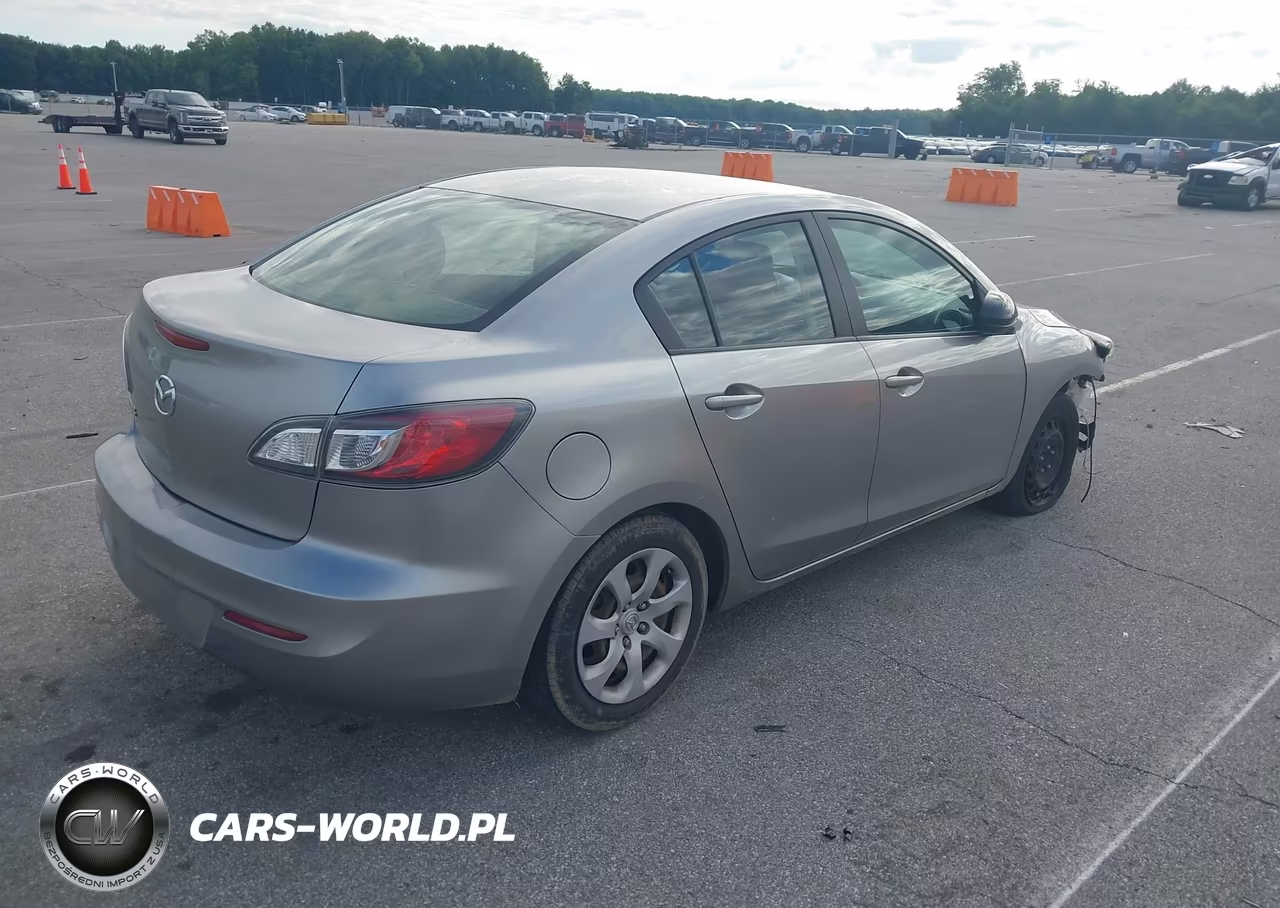 2012 Mazda Mazda3 I Sport VIN:JM1BL1UFXC1554262 - 4
