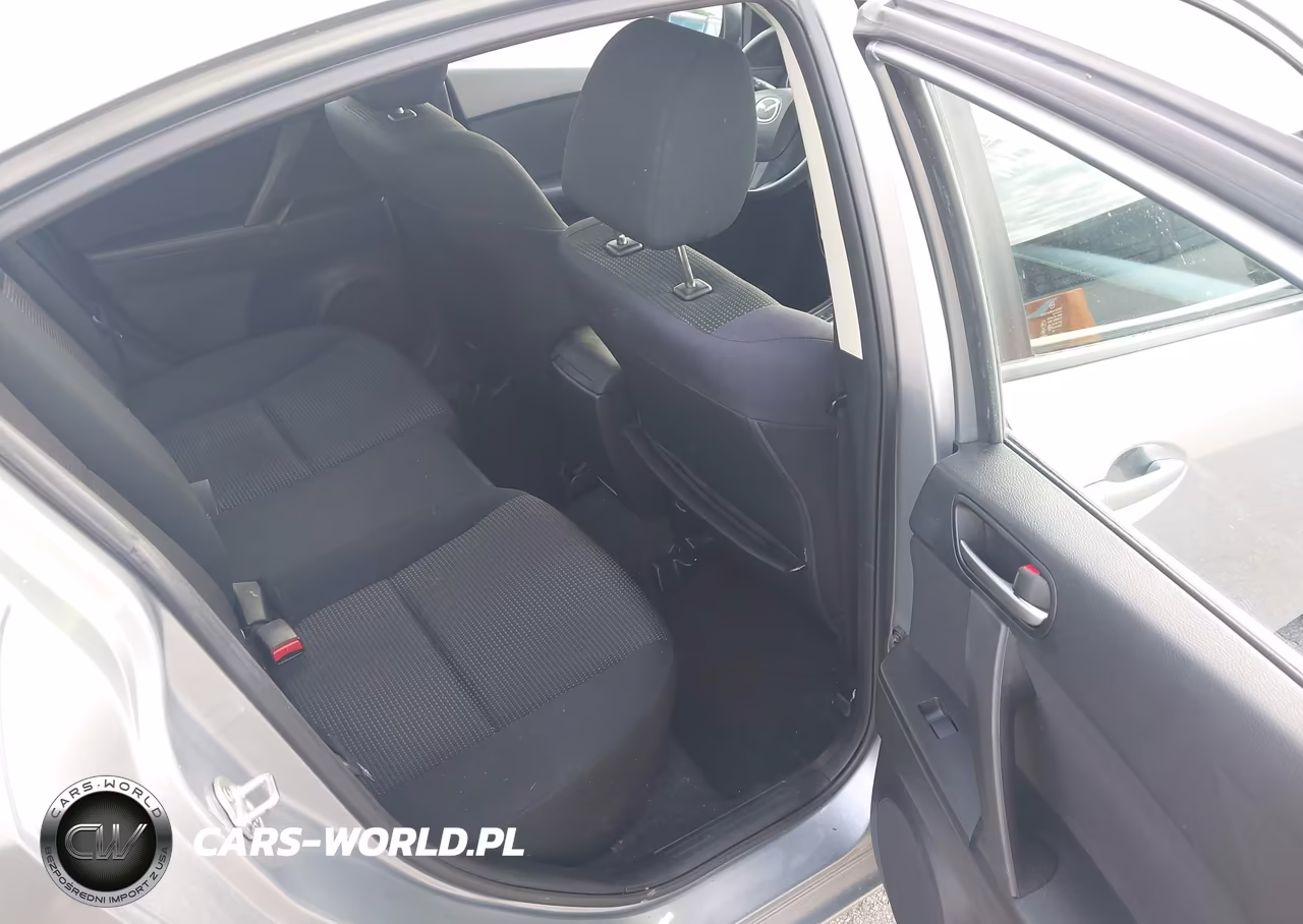 2012 Mazda Mazda3 I Sport VIN:JM1BL1UFXC1554262 - 8