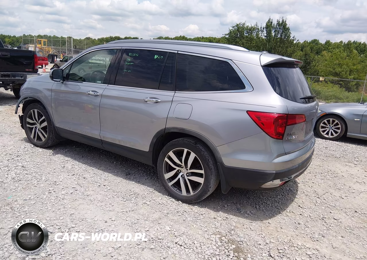 2017 Honda Pilot Touring VIN:5FNYF5H96HB043448 - 3