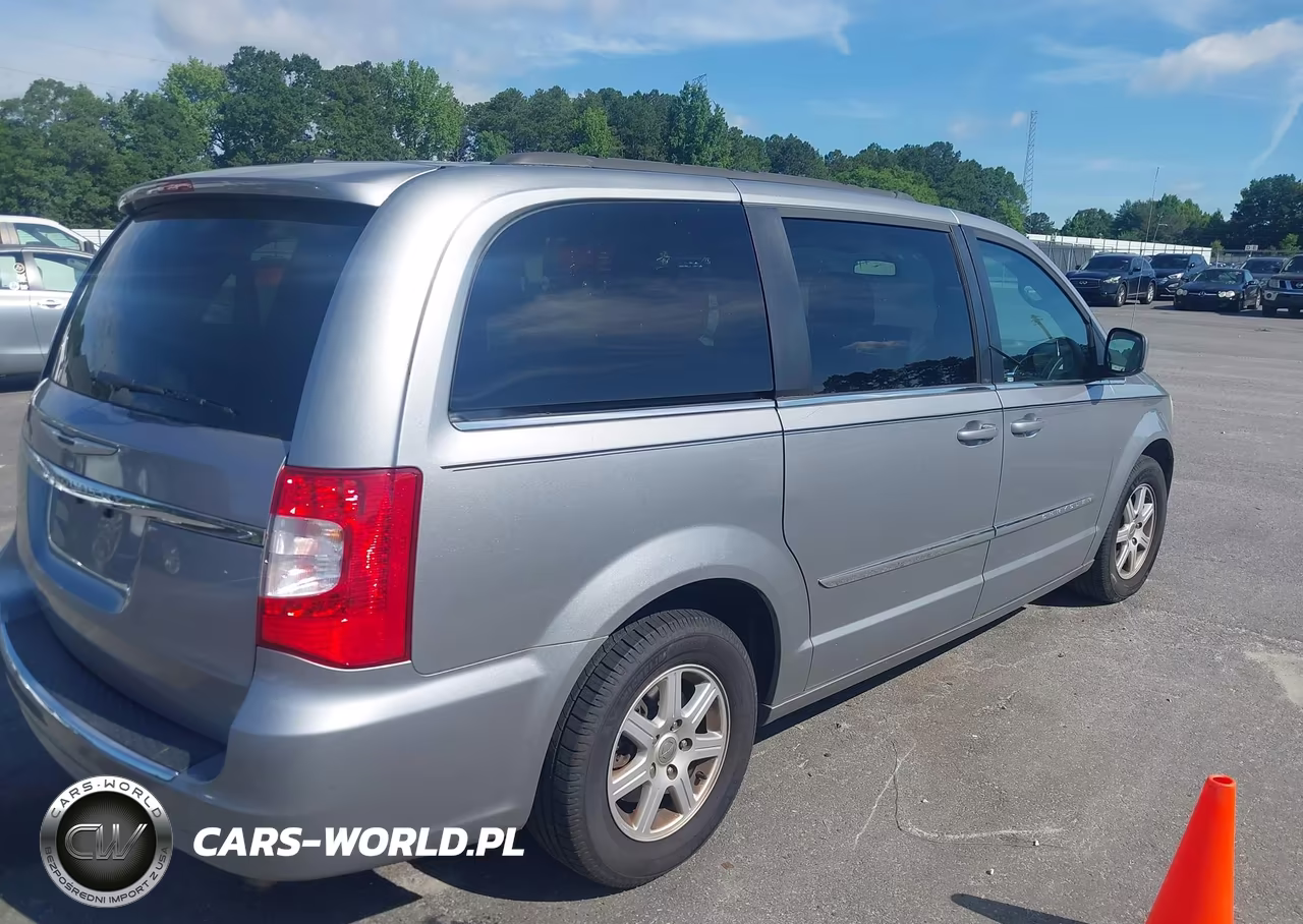 2013 Chrysler Town & Country Touring VIN:2C4RC1BG8DR637860 - 4