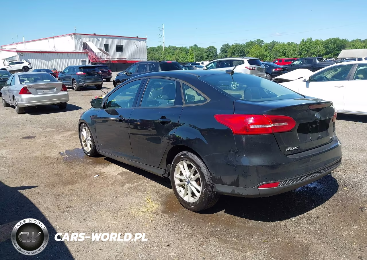 2016 Ford Focus Se VIN:1FADP3F25GL288068 - 3