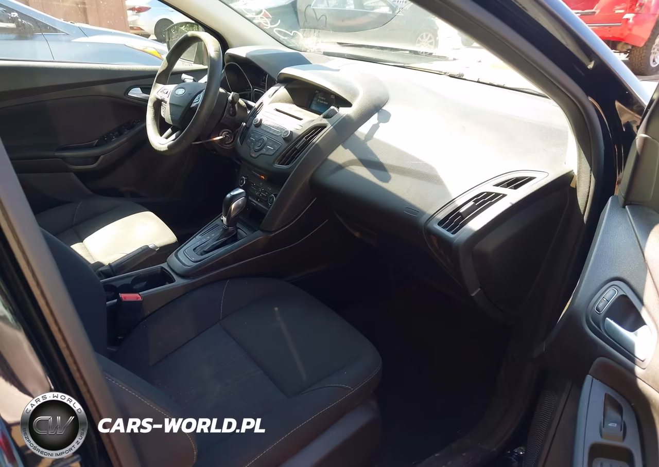 2016 Ford Focus Se VIN:1FADP3F25GL288068 - 5