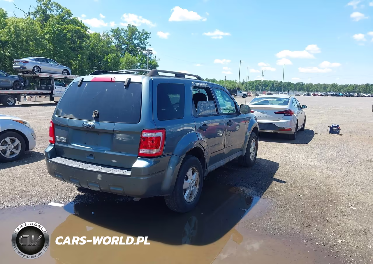 2010 Ford Escape Xlt VIN:1FMCU0D74AKA53407 - 4