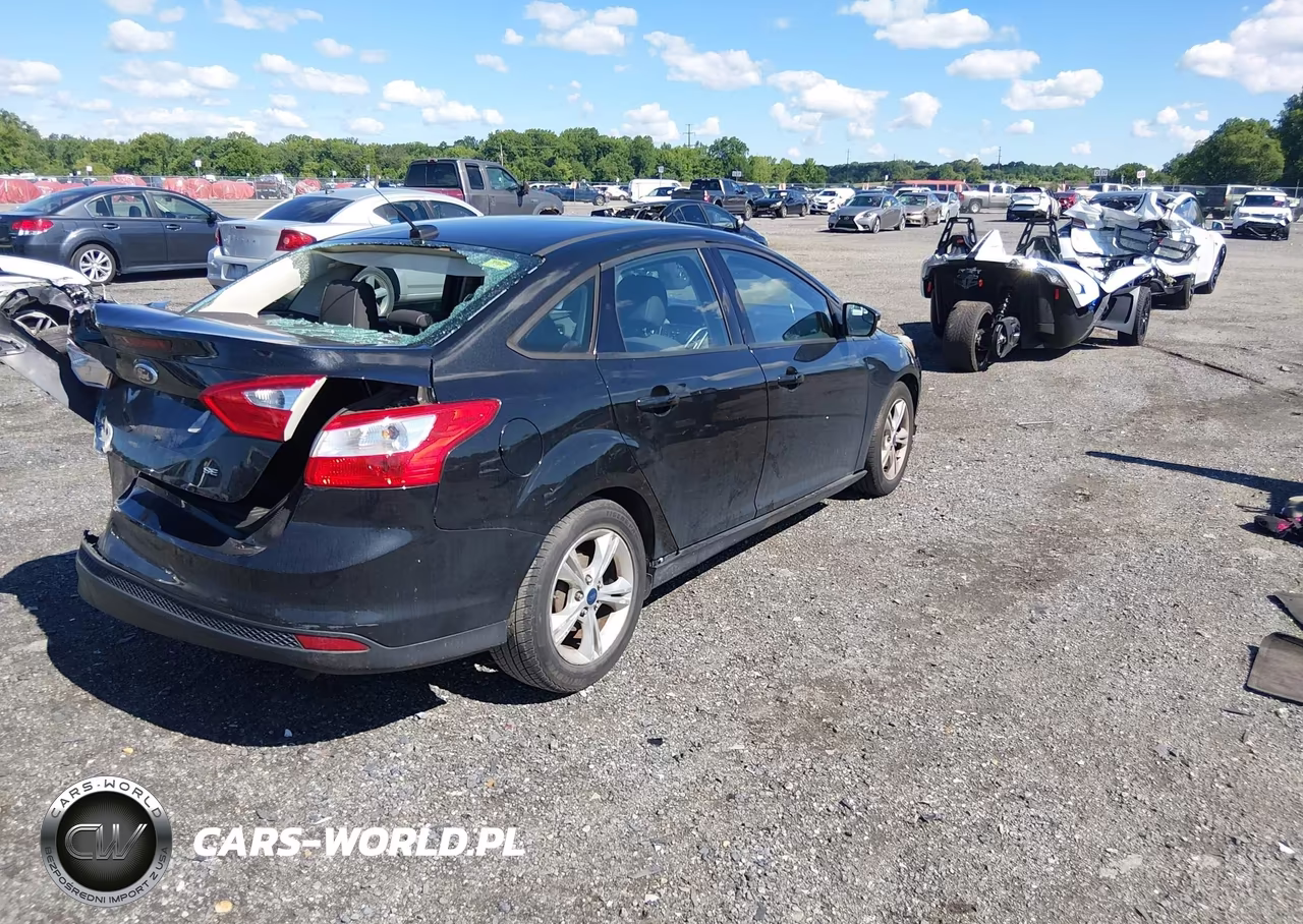 2014 Ford Focus Se VIN:1FADP3F23EL309044 - 4