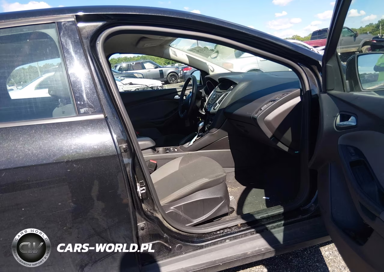2014 Ford Focus Se VIN:1FADP3F23EL309044 - 5