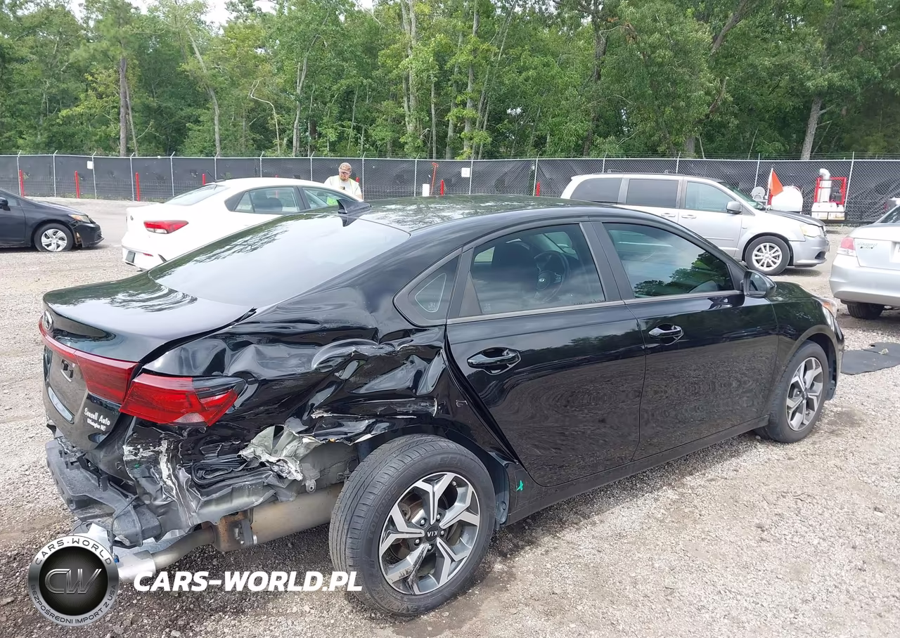 2021 Kia Forte Lxs VIN:3KPF24AD8ME375807 - 4