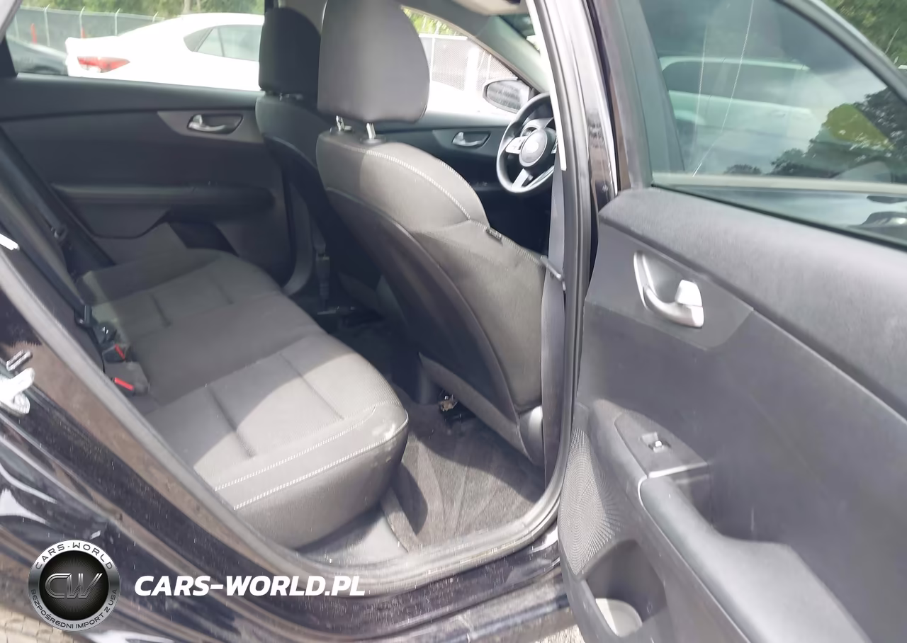 2021 Kia Forte Lxs VIN:3KPF24AD8ME375807 - 8
