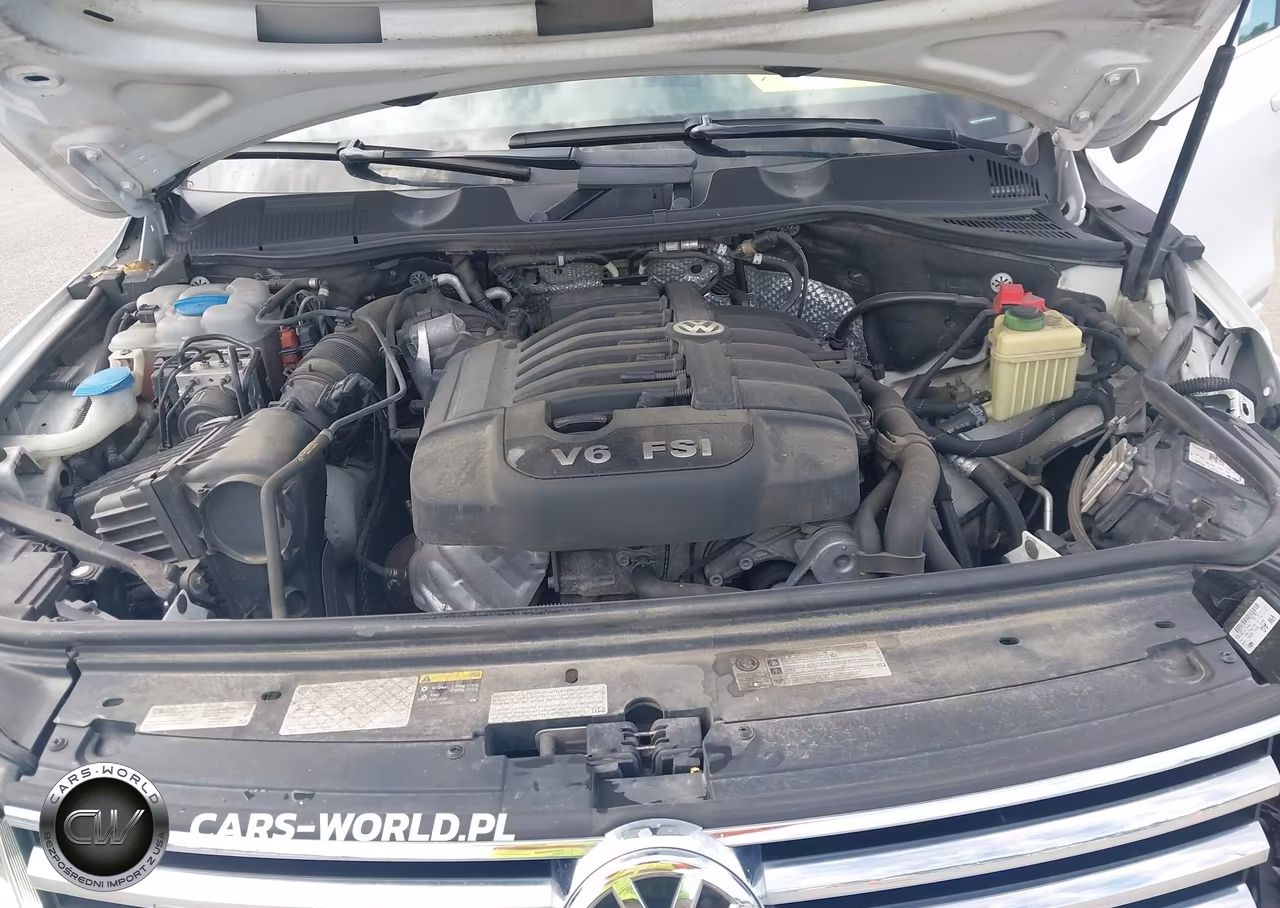 2015 Volkswagen Touareg V6 Lux VIN:WVGEF9BPXFD005142 - 10