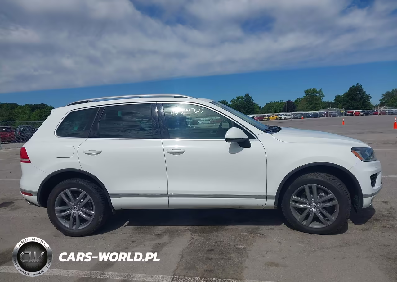 2015 Volkswagen Touareg V6 Lux VIN:WVGEF9BPXFD005142 - 13