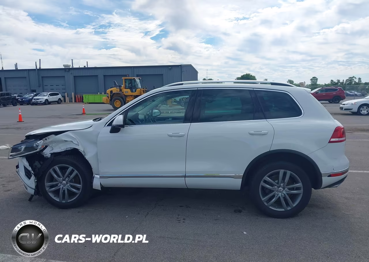 2015 Volkswagen Touareg V6 Lux VIN:WVGEF9BPXFD005142 - 14