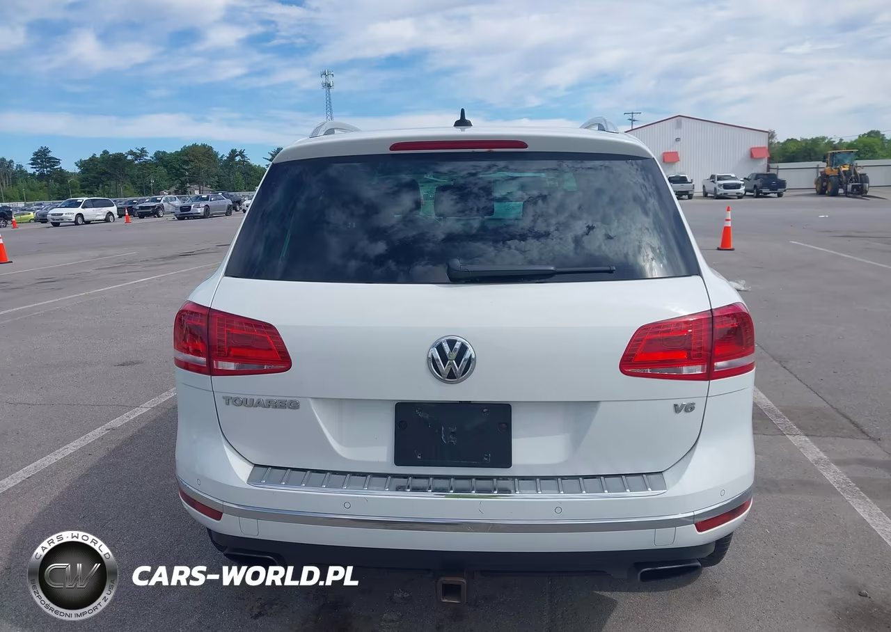 2015 Volkswagen Touareg V6 Lux VIN:WVGEF9BPXFD005142 - 16