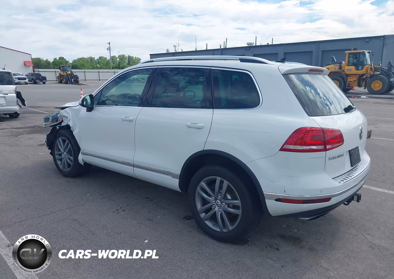 2015 Volkswagen Touareg V6 Lux VIN:WVGEF9BPXFD005142 - 3