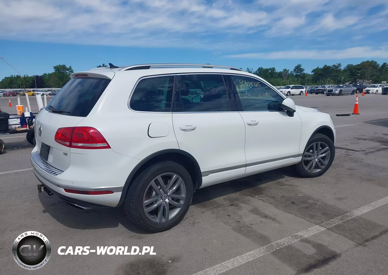 2015 Volkswagen Touareg V6 Lux VIN:WVGEF9BPXFD005142 - 4