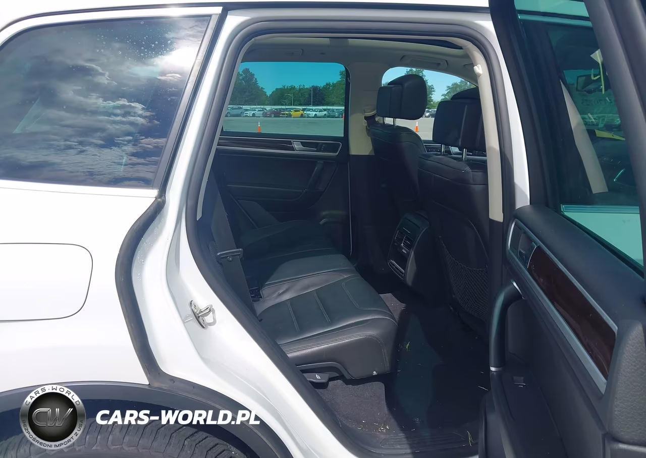 2015 Volkswagen Touareg V6 Lux VIN:WVGEF9BPXFD005142 - 8