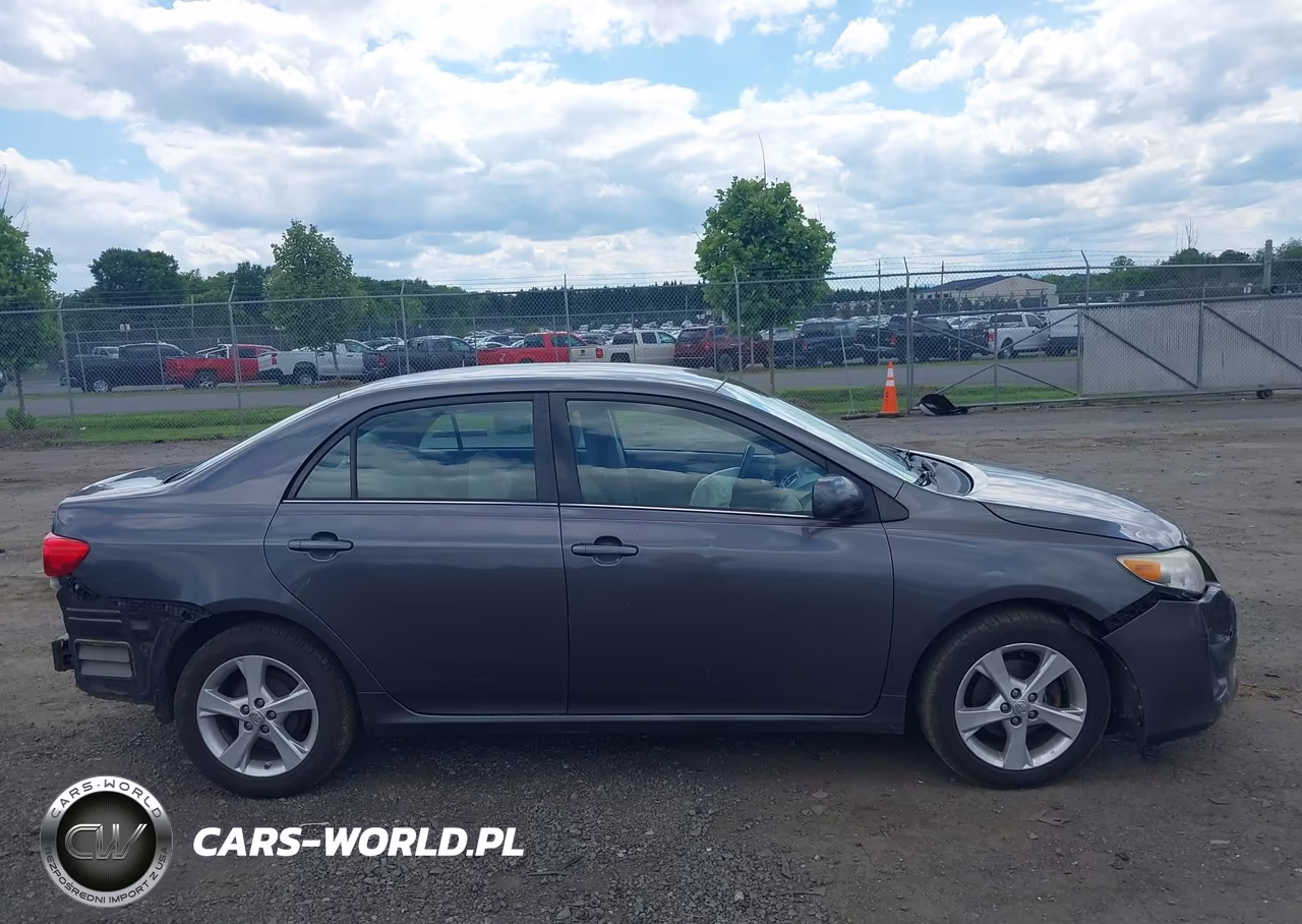 2013 Toyota Corolla Le VIN:5YFBU4EE2DP129815 - 13