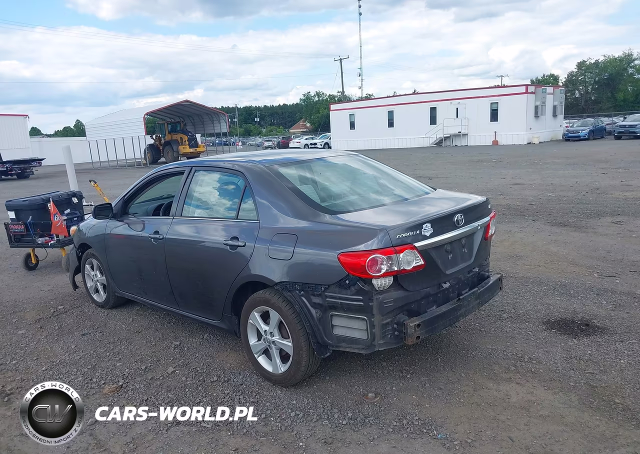 2013 Toyota Corolla Le VIN:5YFBU4EE2DP129815 - 3