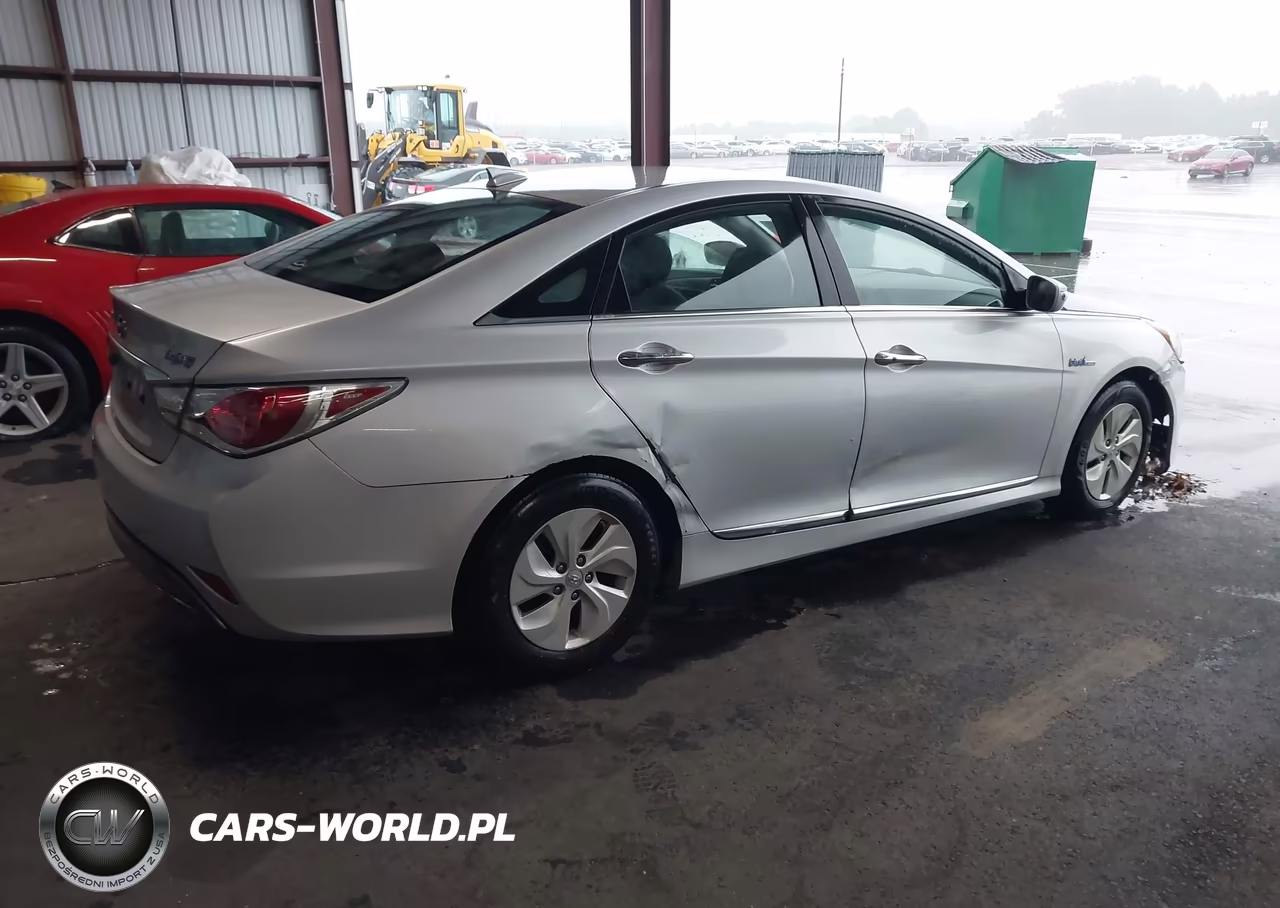 2015 Hyundai Sonata Hybrid VIN:KMHEC4A4XFA128637 - 4