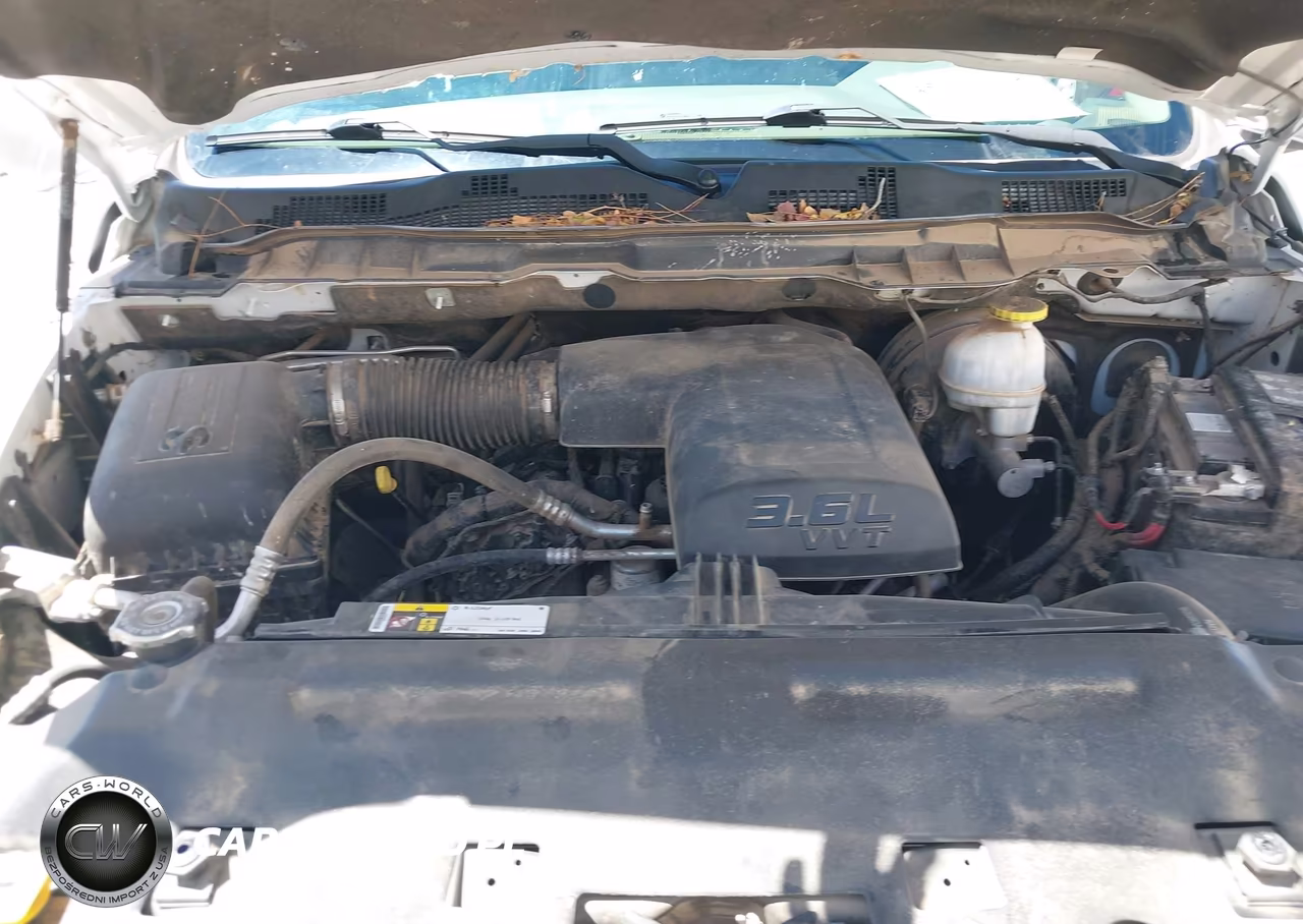 2019 Ram 1500 Classic VIN:1C6RR7FG4KS645548 - 10