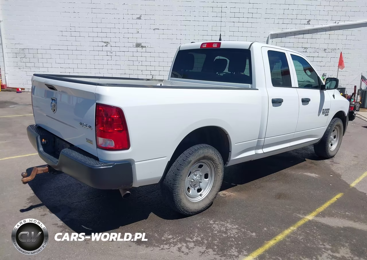 2019 Ram 1500 Classic VIN:1C6RR7FG4KS645548 - 4