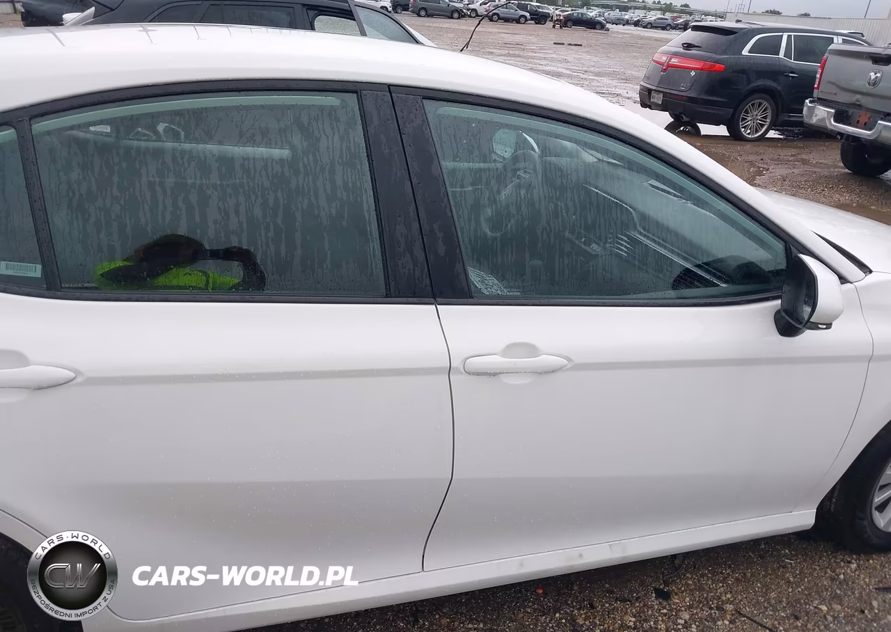 2026 Toyota Camry Le VIN:4T1DAACK1TU252379 - 13