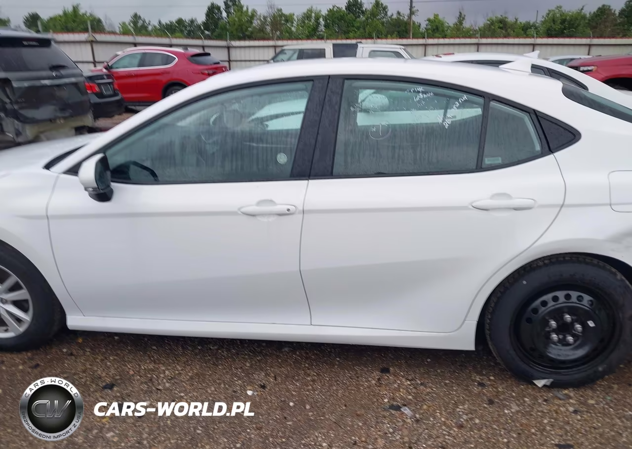 2026 Toyota Camry Le VIN:4T1DAACK1TU252379 - 14