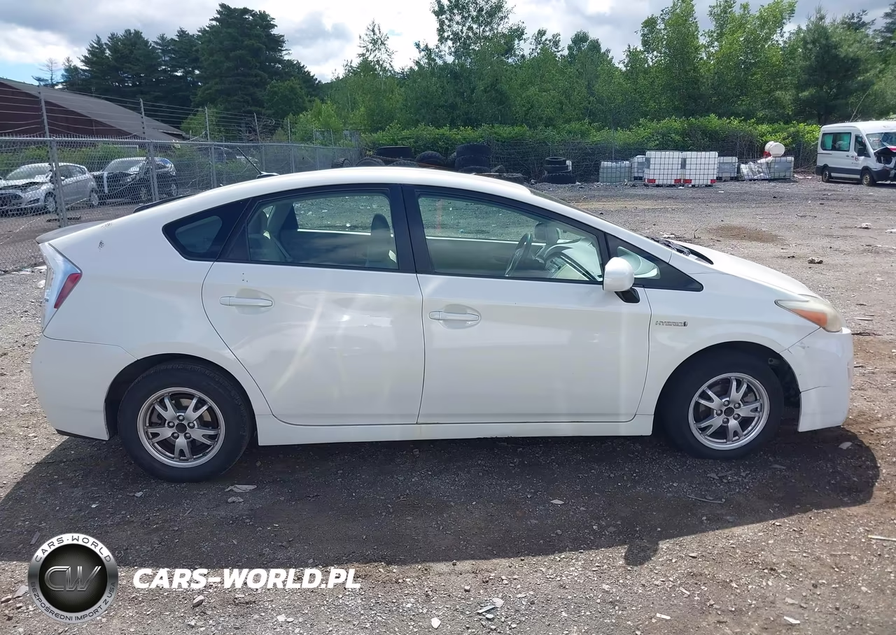 2011 Toyota Prius Two VIN:JTDKN3DU0B1386456 - 13