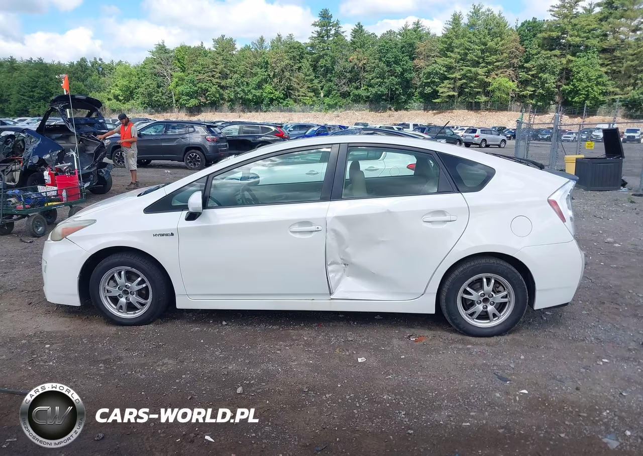2011 Toyota Prius Two VIN:JTDKN3DU0B1386456 - 14