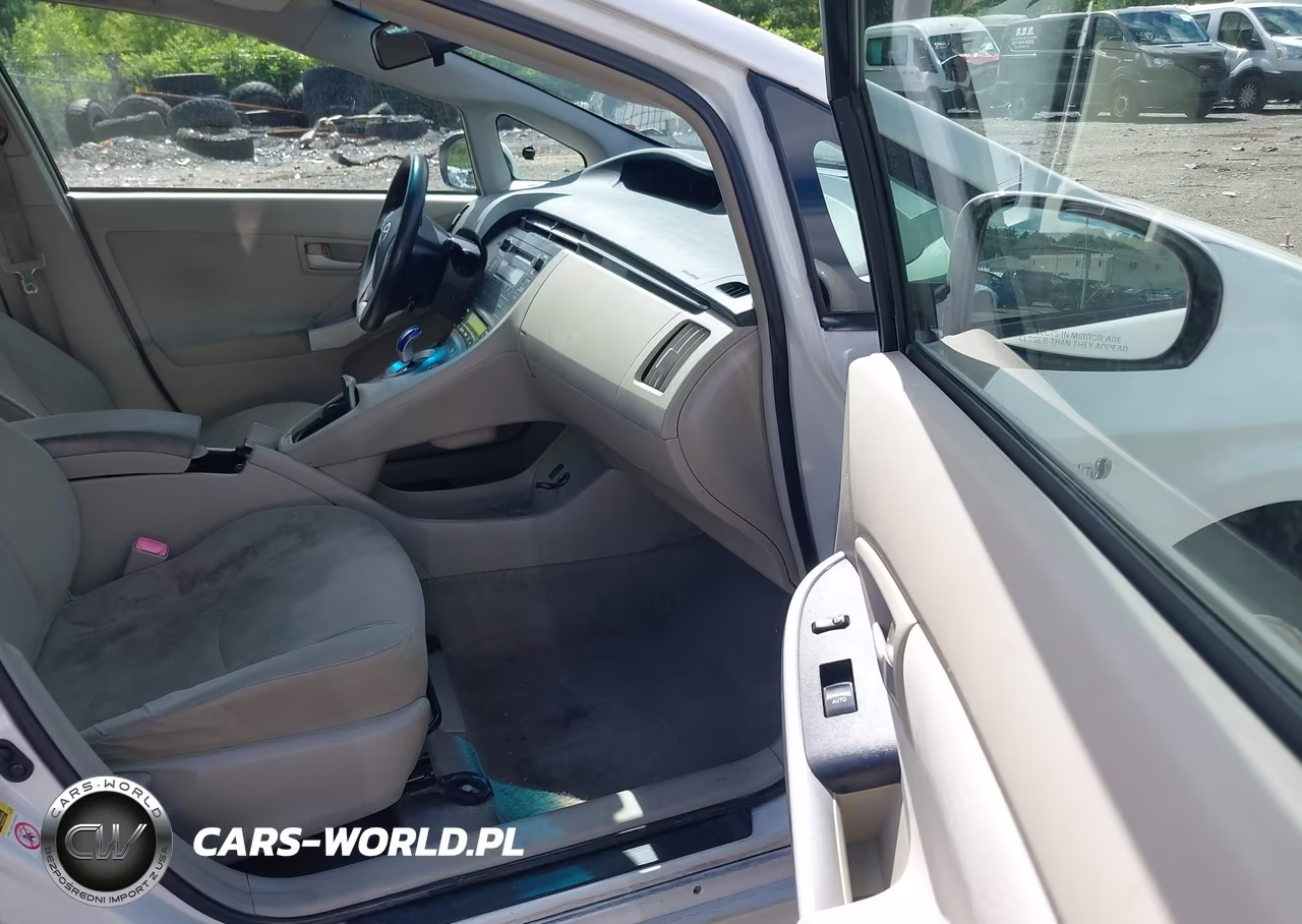 2011 Toyota Prius Two VIN:JTDKN3DU0B1386456 - 5