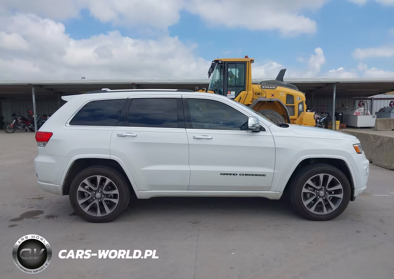 2018 Jeep Grand Cherokee Overland 4X2 VIN:1C4RJECG3JC301291 - 13