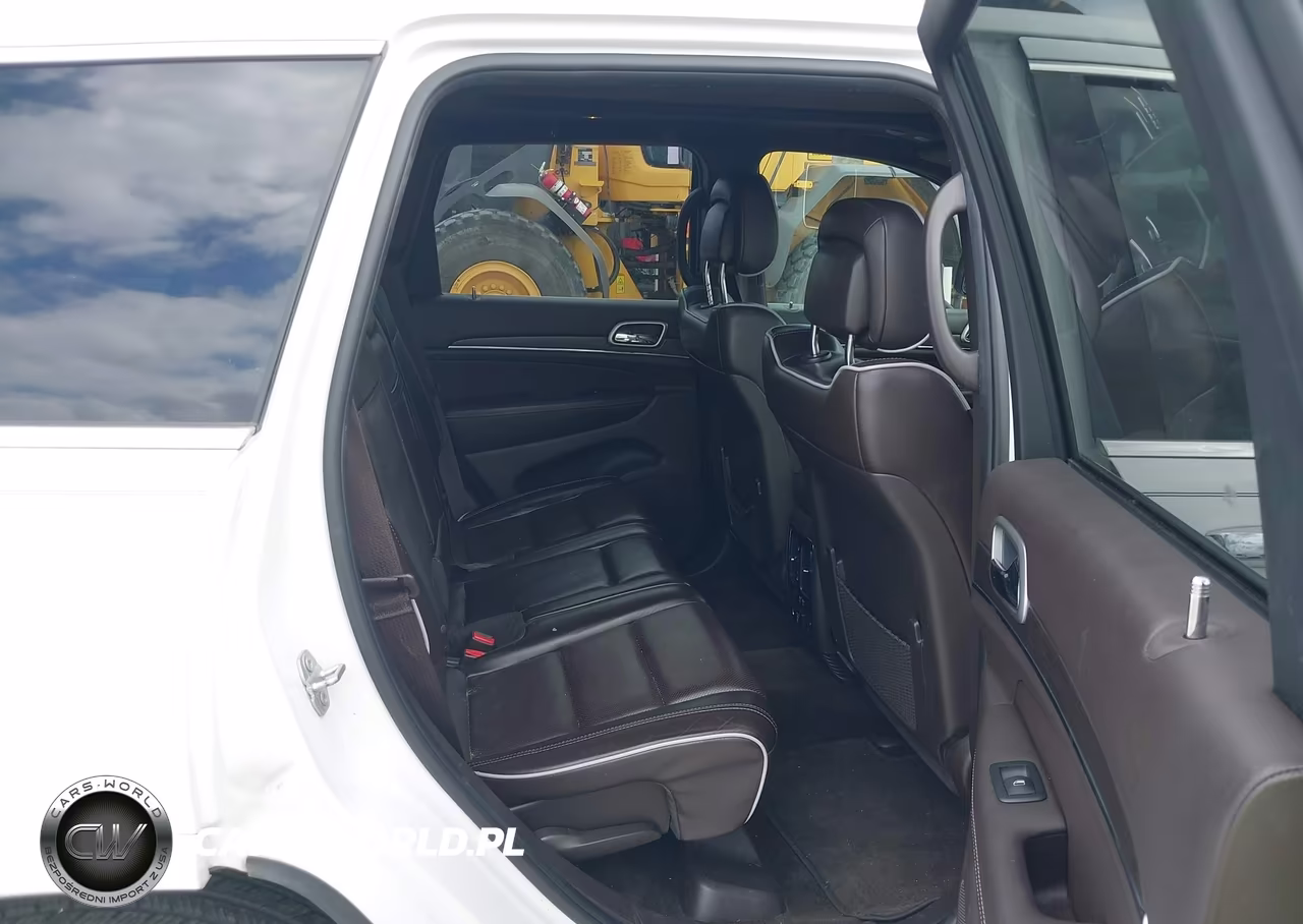 2018 Jeep Grand Cherokee Overland 4X2 VIN:1C4RJECG3JC301291 - 8