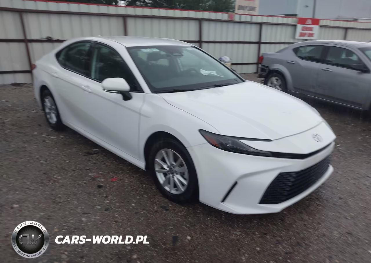 2025 Toyota Camry Le – zdjęcie 1 z 16
