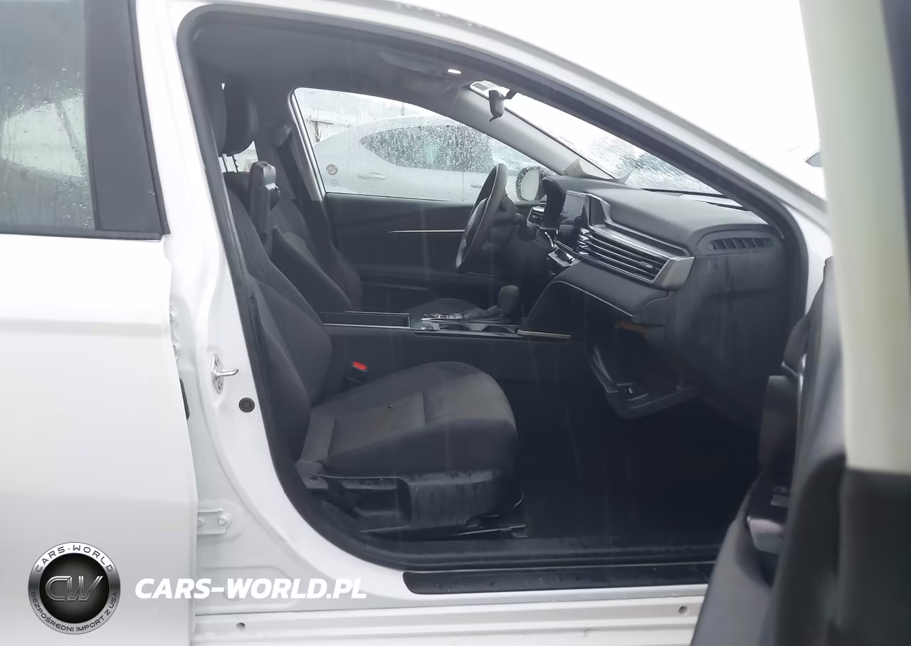 2025 Toyota Camry Le VIN:4T1DAACKXSU561394 - 5