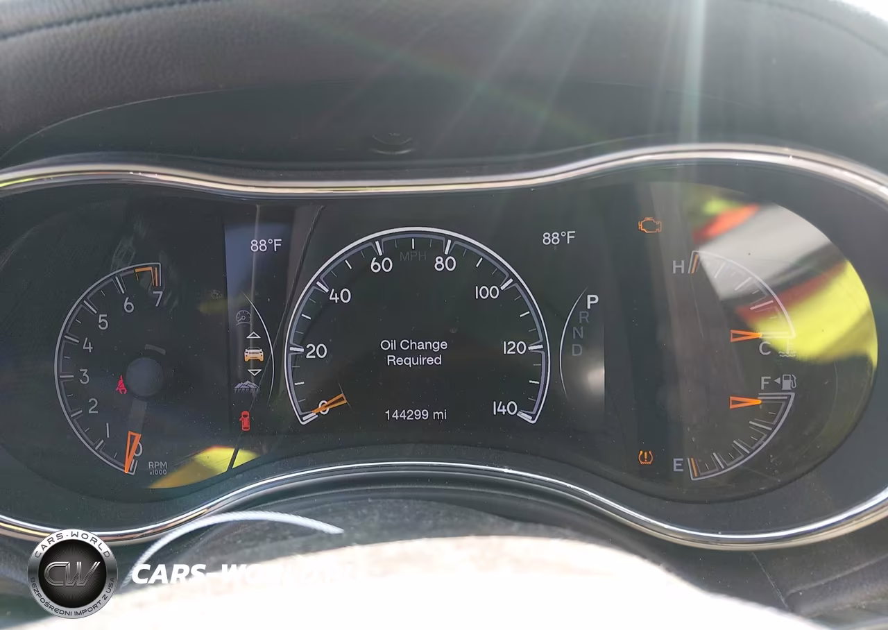 2017 Jeep Grand Cherokee Overland 4X4 VIN:1C4RJFCG9HC676697 - 7