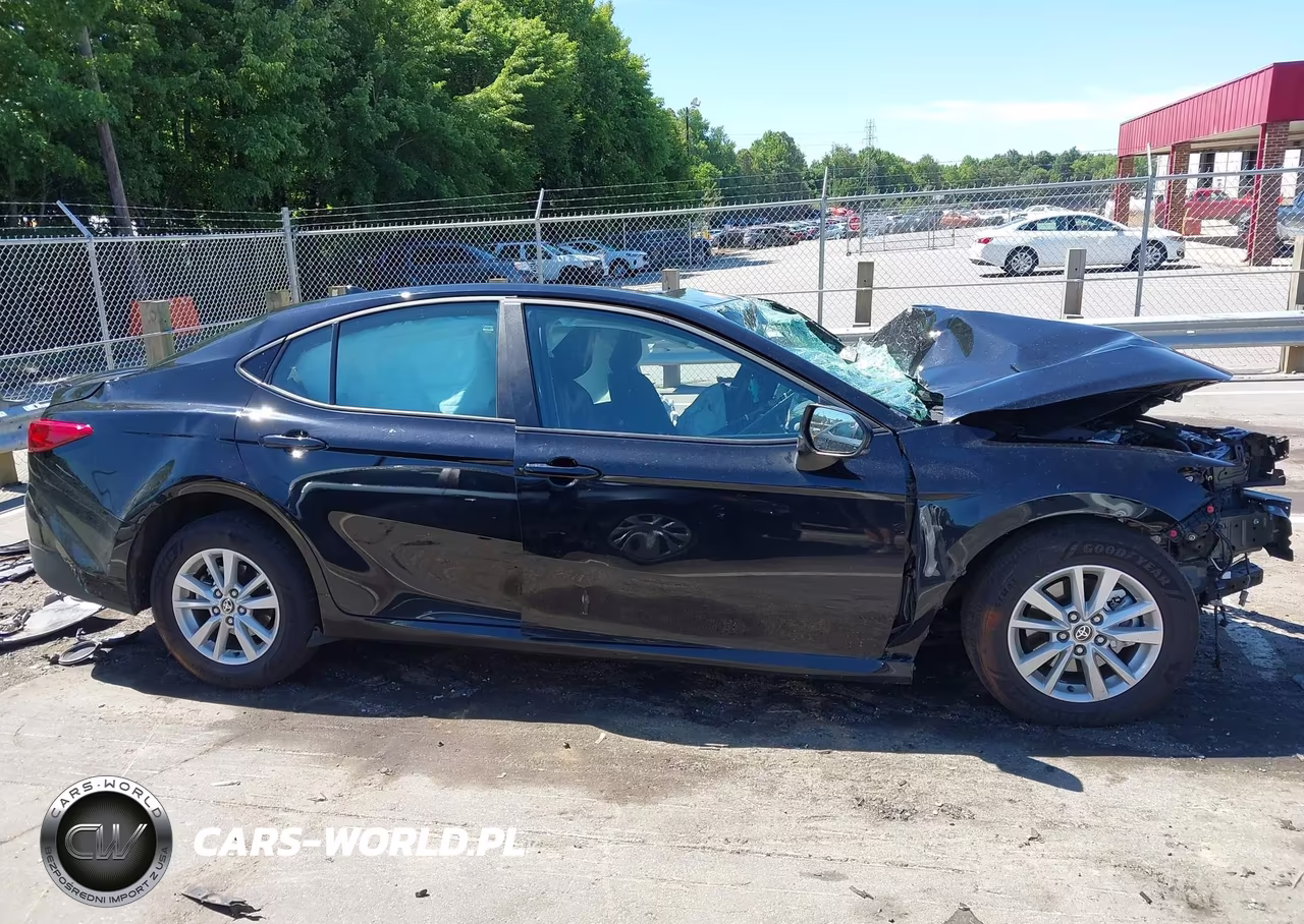 2025 Toyota Camry Le VIN:4T1DAACK9SU108951 - 13