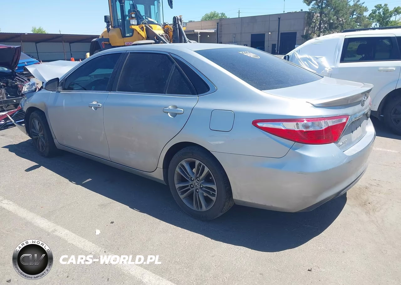 2016 Toyota Camry Se VIN:4T1BF1FK3GU156666 - 3