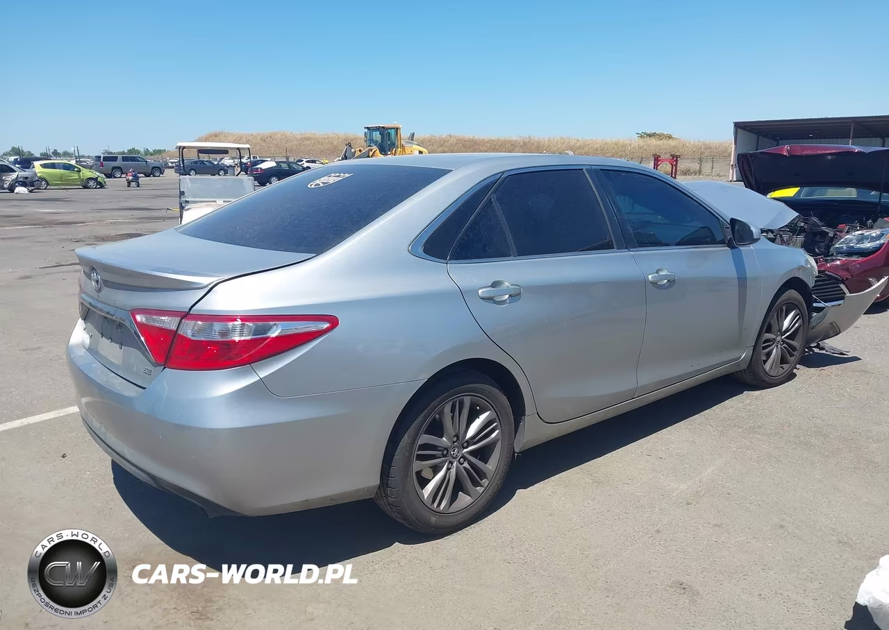 2016 Toyota Camry Se VIN:4T1BF1FK3GU156666 - 4