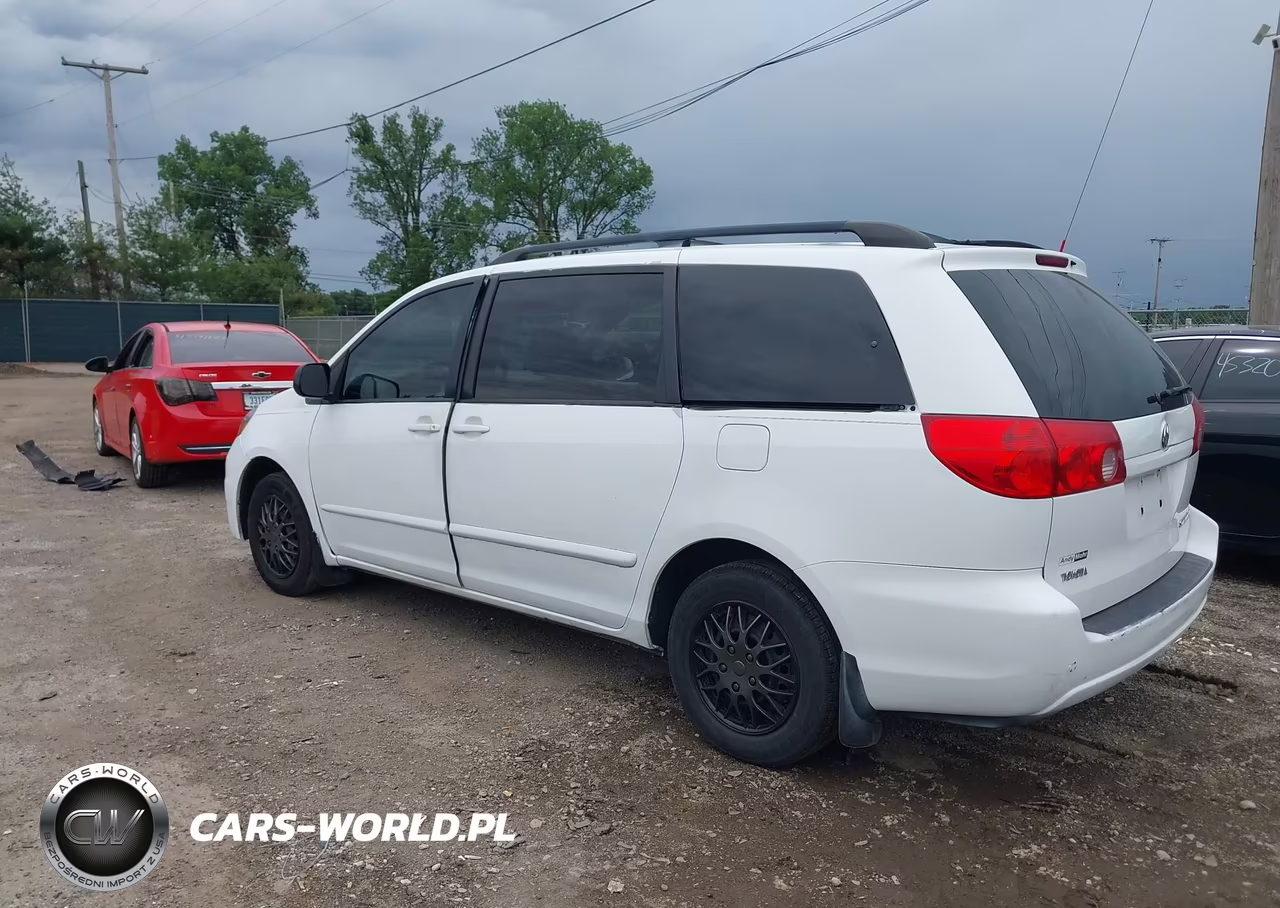 2010 Toyota Sienna Le VIN:5TDKK4CC2AS340863 - 3