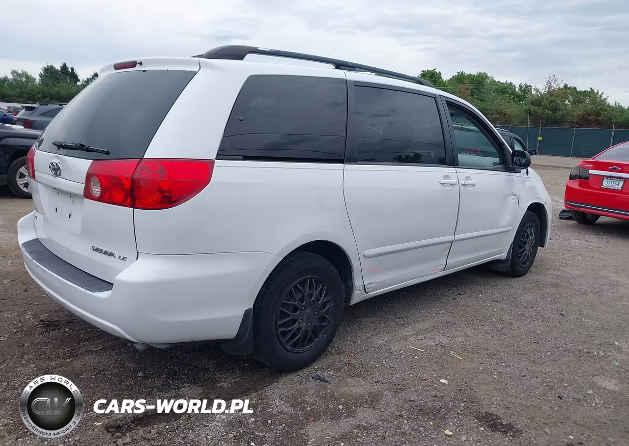 2010 Toyota Sienna Le VIN:5TDKK4CC2AS340863 - 4