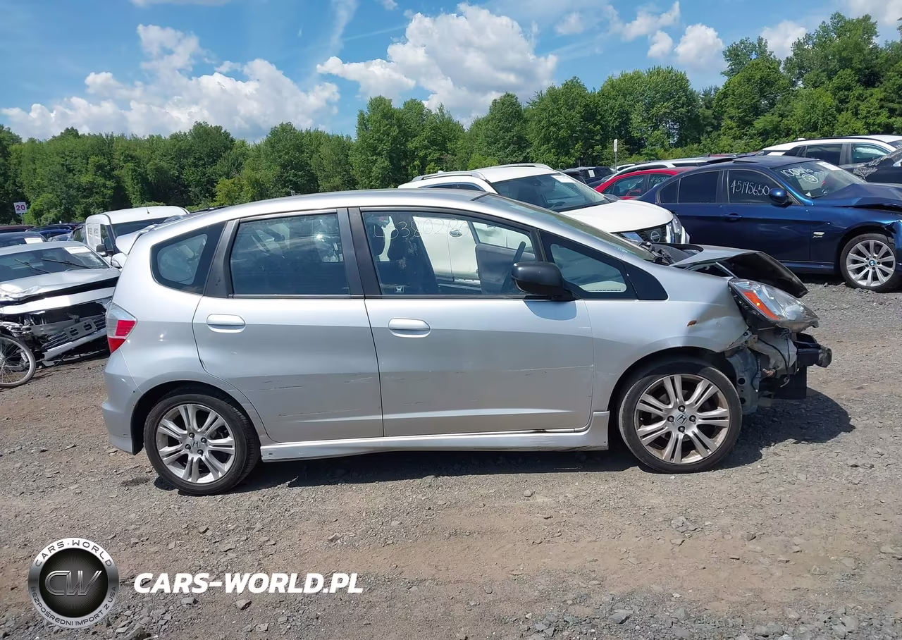 2011 Honda Fit Sport VIN:JHMGE8H54BC000839 - 12