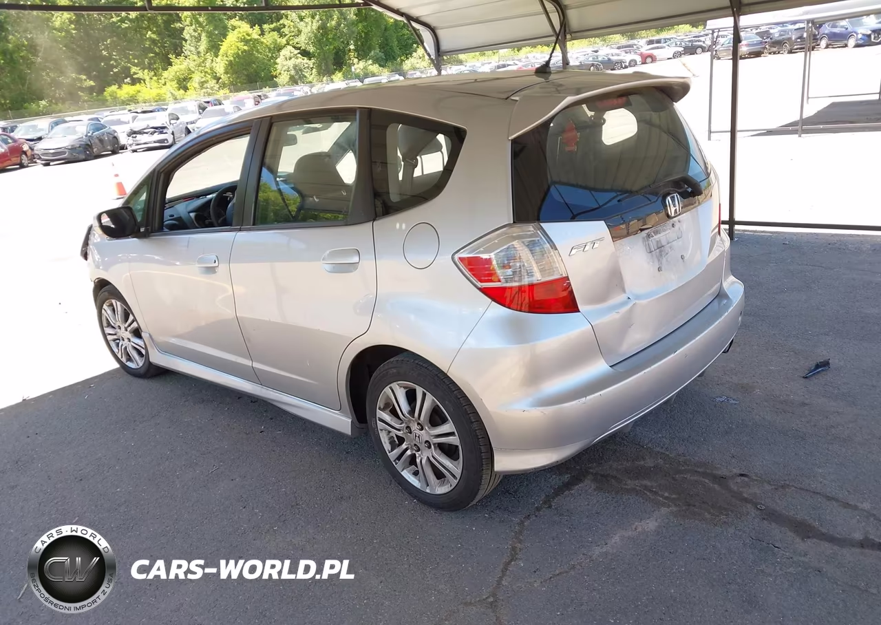 2011 Honda Fit Sport VIN:JHMGE8H54BC000839 - 3